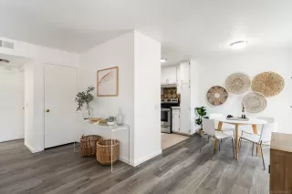 Photo #6: 230012746 Listing 