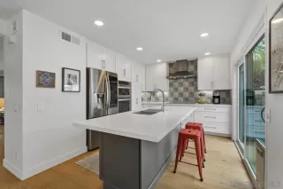 Photo #6: 230012747 Listing