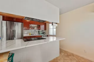 Photo #3: 230012810 Listing 