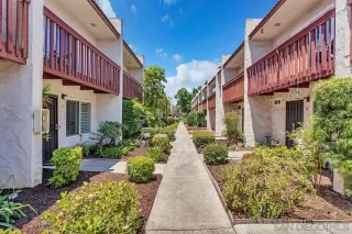 More Details about MLS # 230012867 : 888 CHERRYWOOD WAY UNIT 1