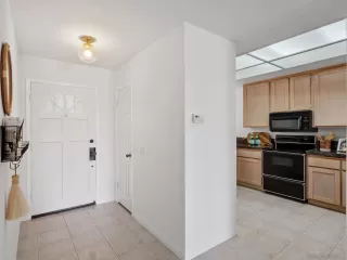 Photo #4: 230012893 Listing