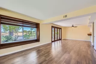 Photo #4: 230012982 Listing