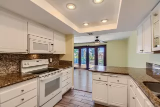 Photo #6: 230012982 Listing