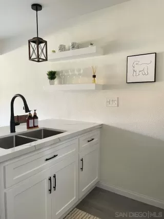 Photo #5: 230012986 Listing 