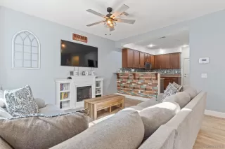 Photo #6: 230013306 Listing