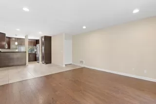 Photo #4: 230013458 Listing