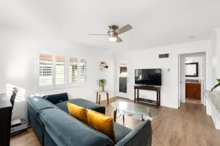 Photo #5: 230013533 Listing