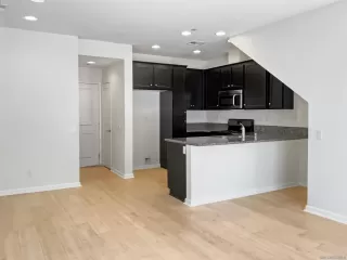 Photo #4: 230013620 Listing