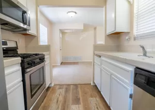 Photo #4: 230013705 Listing