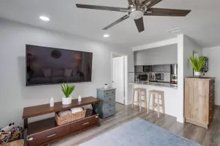 Photo #3: 230013987 Listing