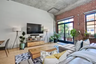 Photo #5: 230013994 Listing