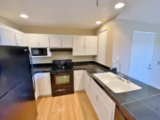 Photo #3: 230014157 Listing