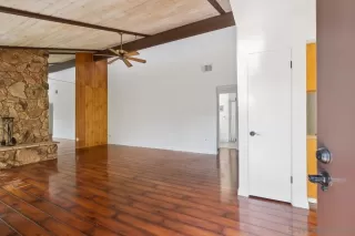 Photo #3: 230014161 Listing