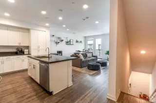 Photo #4: 230014360 Listing 