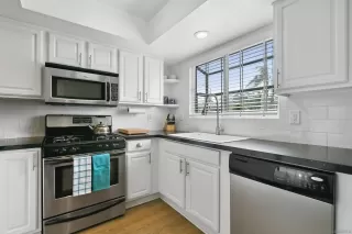 Photo #3: 230014391 Listing