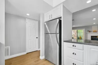 Photo #5: 230014391 Listing