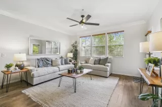 Photo #4: 230014439 Listing