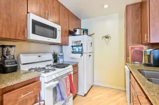 Photo #4: 230014525 Listing