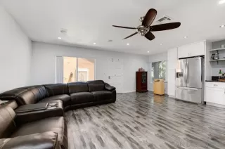 Photo #5: 230014599 Listing