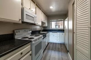 Photo #3: 230014683 Listing 