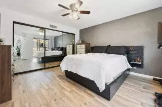 Photo #5: 230014701 Listing