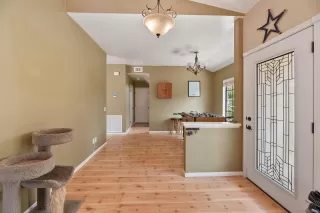 Photo #3: 230014709 Listing