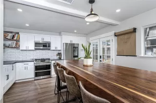 Photo #1: 230014793 Listing