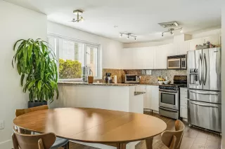 Photo #3: 230014856 Listing