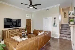 Photo #5: 230014883 Listing