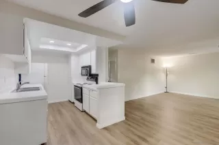 Photo #5: 230014892 Listing