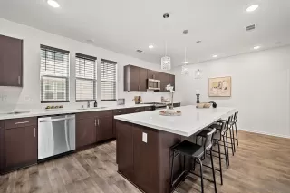 Photo #5: 230014937 Listing