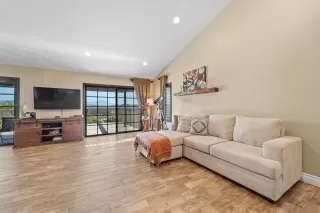 Photo #2: 230014953 Listing 