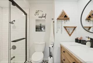 Photo #5: 230014972 Listing