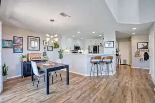 Photo #6: 230015013 Listing