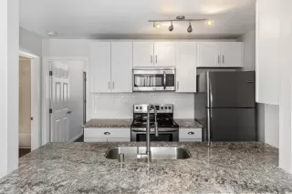 Photo #5: 230015205 Listing