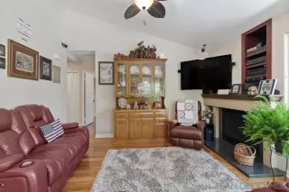 Photo #3: 230015975 Listing