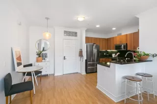 Photo #3: 230016018 Listing