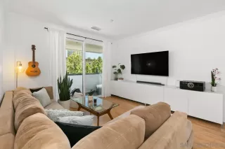 Photo #6: 230016018 Listing