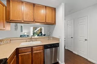 Photo #4: 230016056 Listing