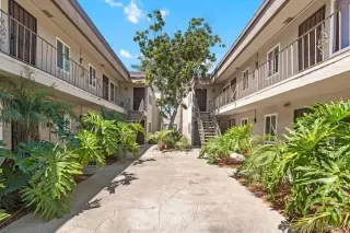 Photo #3: 230016160 Listing