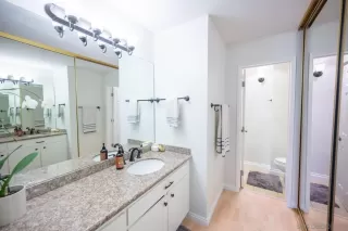 Photo #5: 230016370 Listing