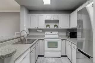 Photo #5: 230016410 Listing