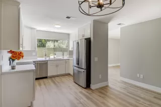 Photo #5: 230016418 Listing