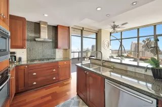 Photo #5: 230016491 Listing 