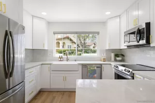 Photo #4: 230016494 Listing