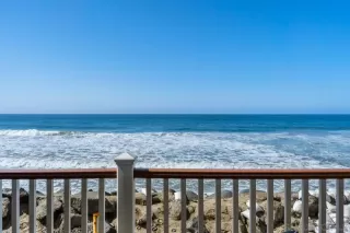 More Details about MLS # 230016739 : 1601 S PACIFIC ST UNIT B2