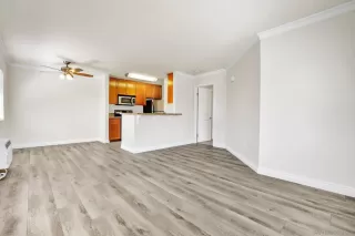 Photo #6: 230016918 Listing 