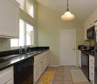 Photo #4: 230017017 Listing