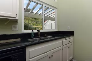 Photo #5: 230017017 Listing