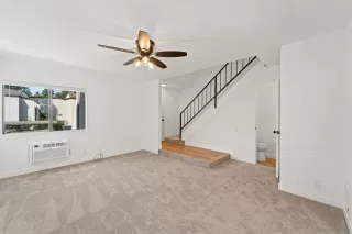 Photo #4: 230017615 Listing